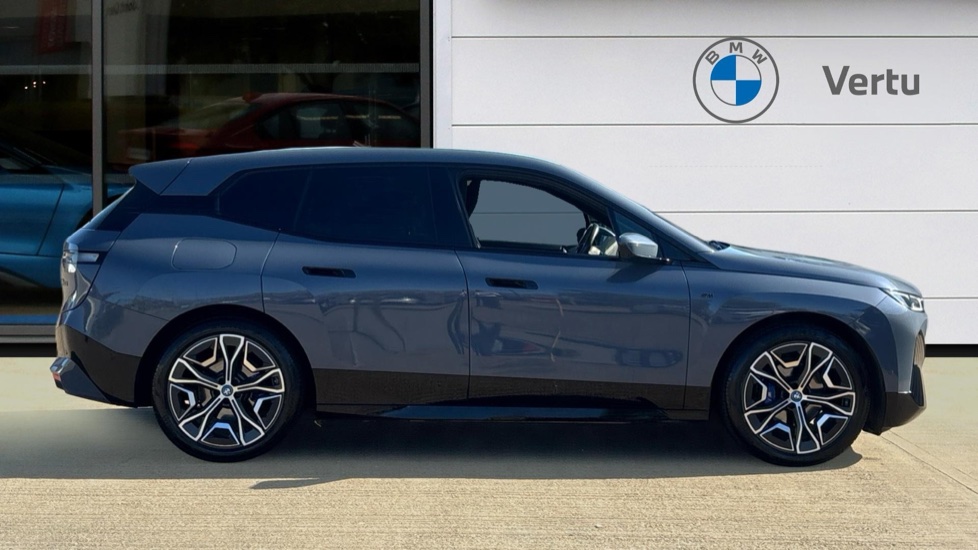 BMW iX 455kW M60 111.5kWh 5dr Auto Electric Estate - Image 3