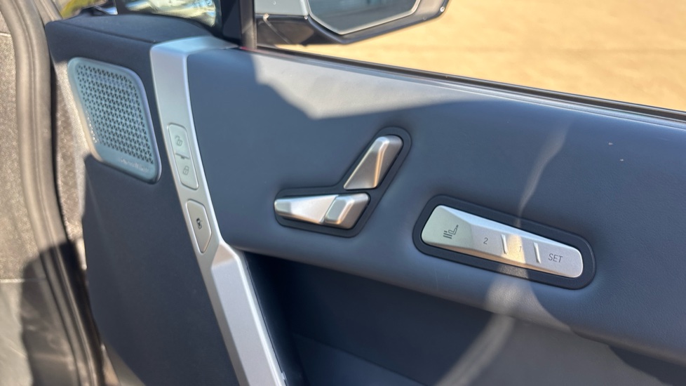BMW iX 455kW M60 111.5kWh 5dr Auto Electric Estate - Image 37
