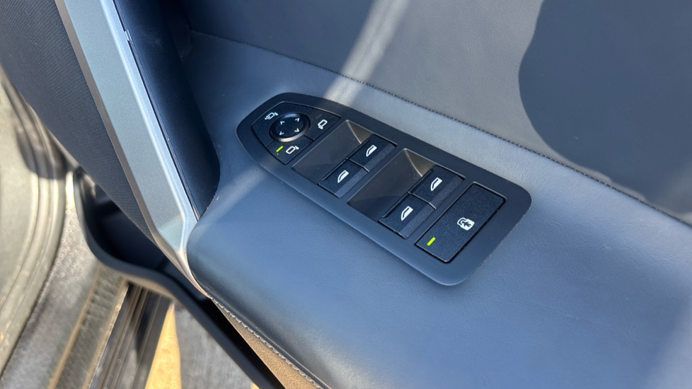 BMW iX 455kW M60 111.5kWh 5dr Auto Electric Estate - Image 63