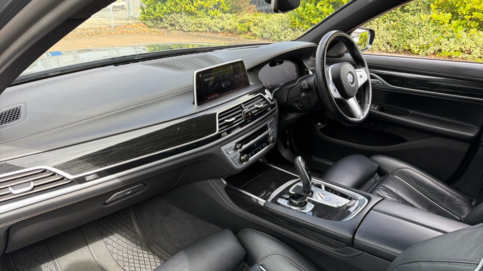 BMW 7 Series 740d xDrive M Sport 4dr Auto Diesel Saloon - Image 7