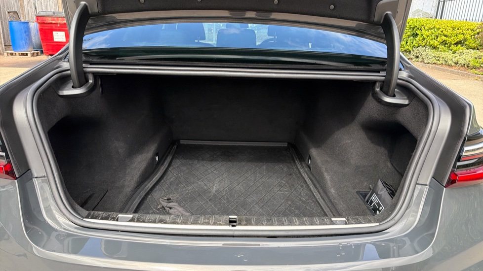 BMW 7 Series 740d xDrive M Sport 4dr Auto Diesel Saloon - Image 13