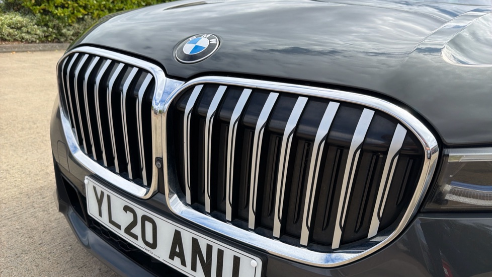 BMW 7 Series 740d xDrive M Sport 4dr Auto Diesel Saloon - Image 26
