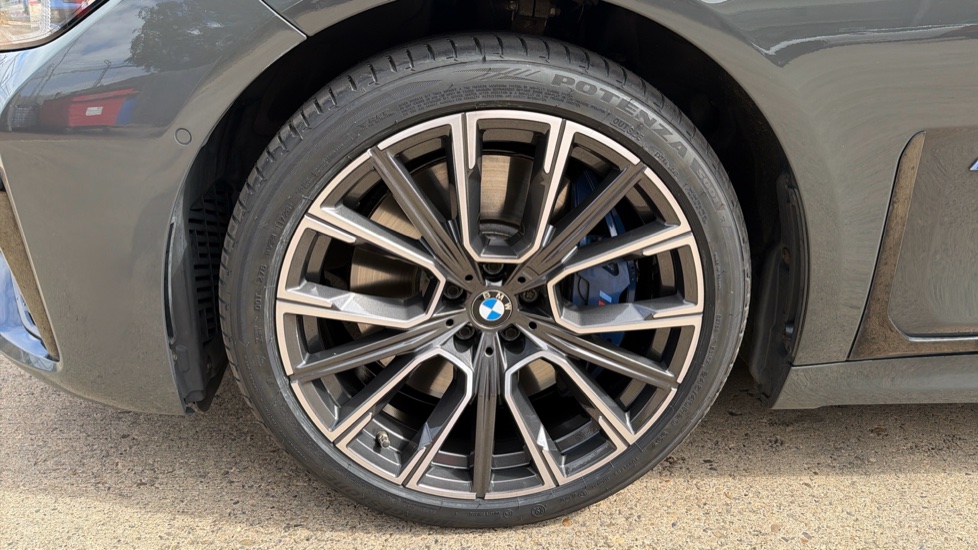 BMW 7 Series 740d xDrive M Sport 4dr Auto Diesel Saloon - Image 27
