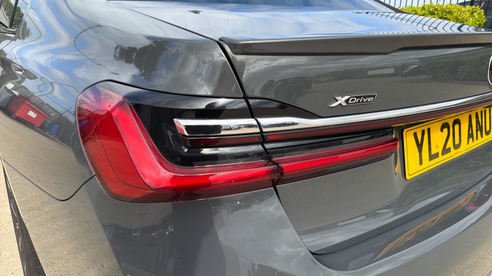 BMW 7 Series 740d xDrive M Sport 4dr Auto Diesel Saloon - Image 31