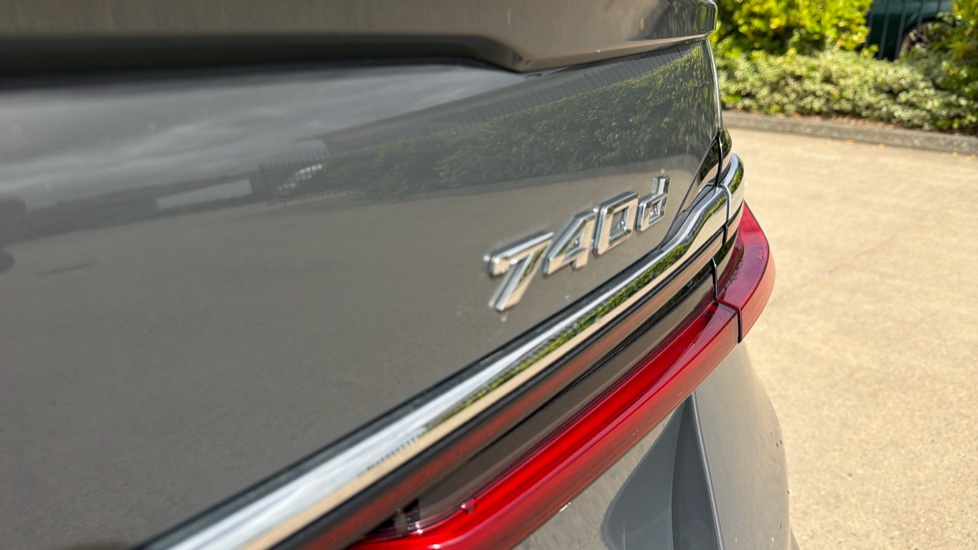 BMW 7 Series 740d xDrive M Sport 4dr Auto Diesel Saloon - Image 33