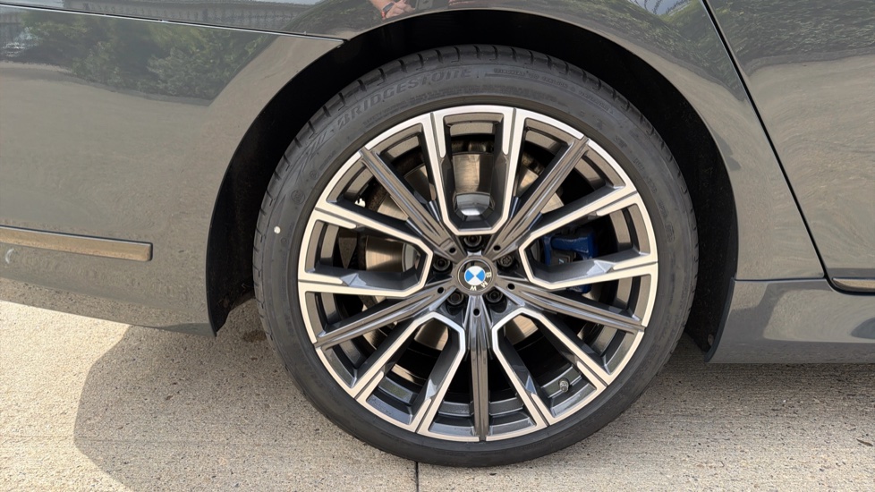 BMW 7 Series 740d xDrive M Sport 4dr Auto Diesel Saloon - Image 34