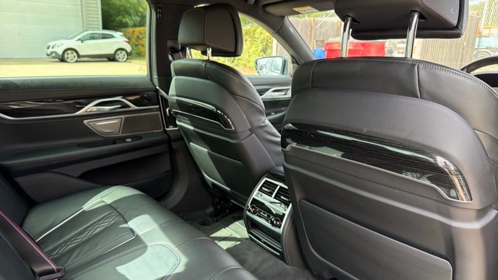 BMW 7 Series 740d xDrive M Sport 4dr Auto Diesel Saloon - Image 36