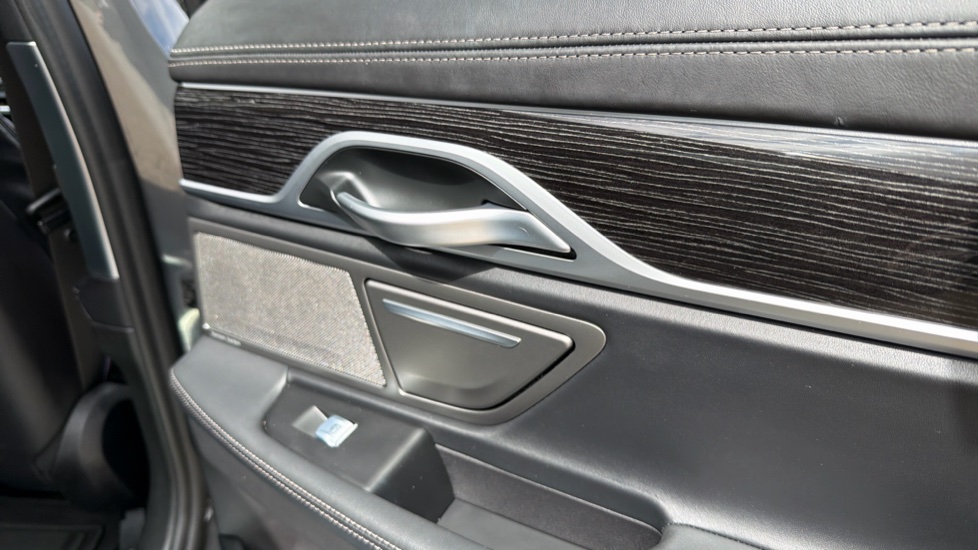 BMW 7 Series 740d xDrive M Sport 4dr Auto Diesel Saloon - Image 37
