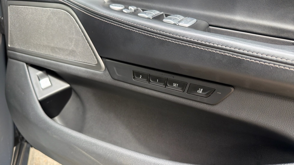 BMW 7 Series 740d xDrive M Sport 4dr Auto Diesel Saloon - Image 39