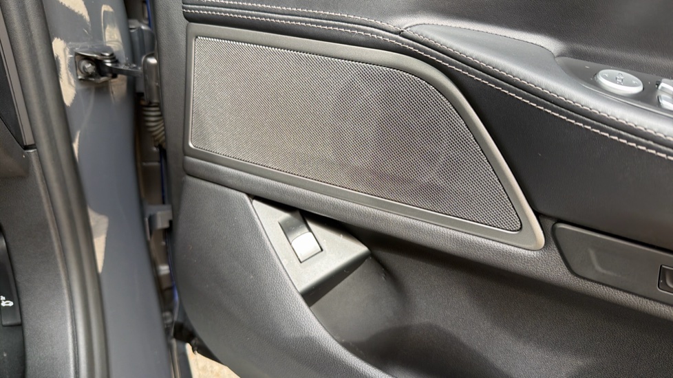 BMW 7 Series 740d xDrive M Sport 4dr Auto Diesel Saloon - Image 41