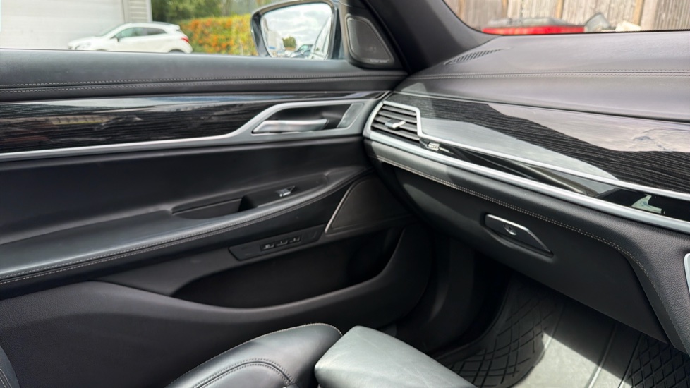 BMW 7 Series 740d xDrive M Sport 4dr Auto Diesel Saloon - Image 57