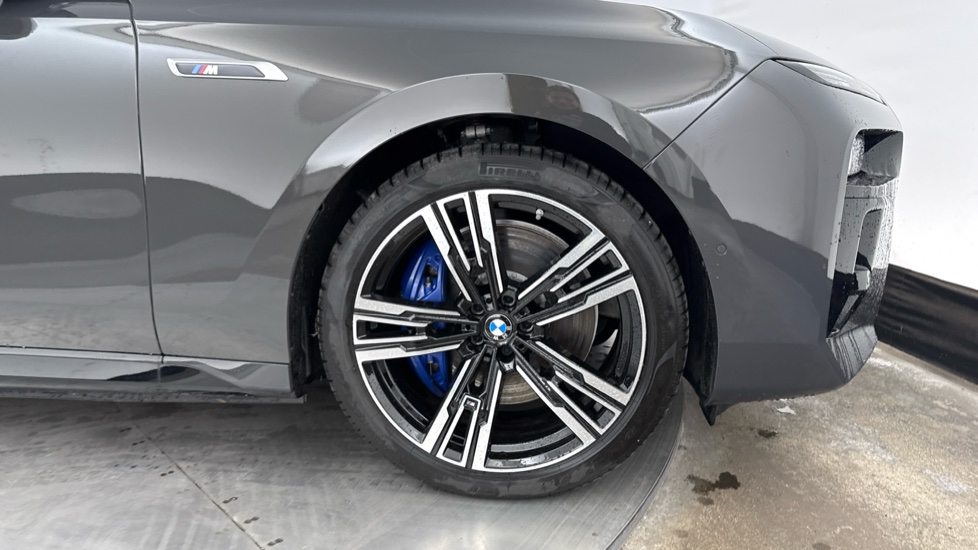 BMW 7 Series M760e xDrive 4dr Auto [Executive Pack] Saloon - Image 14