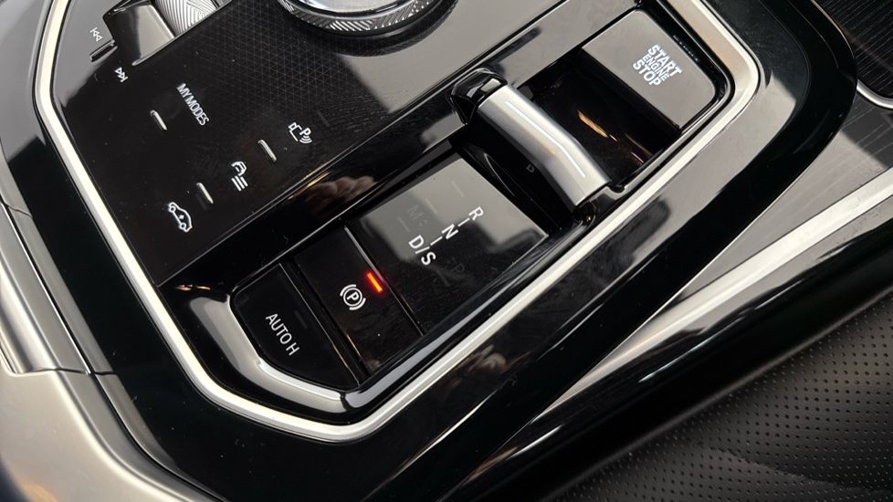 BMW 7 Series M760e xDrive 4dr Auto [Executive Pack] Saloon - Image 19
