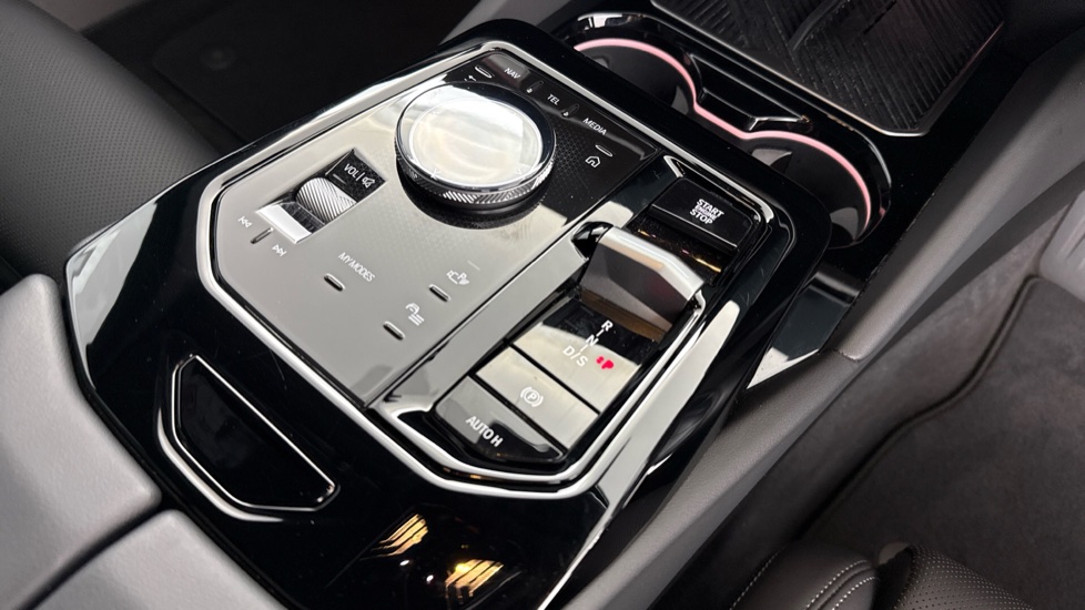 BMW 5 Series 520i M Sport 5dr Auto Petrol Estate - Image 10