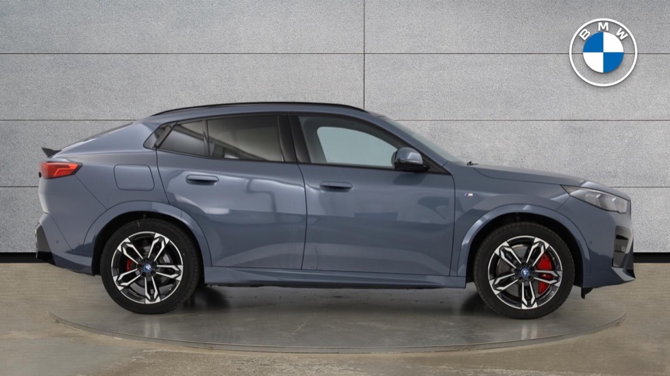 BMW iX2 230kW xDrive30 Shadow Edition 65kWh 5dr Auto Electric Hatchback - Image 3