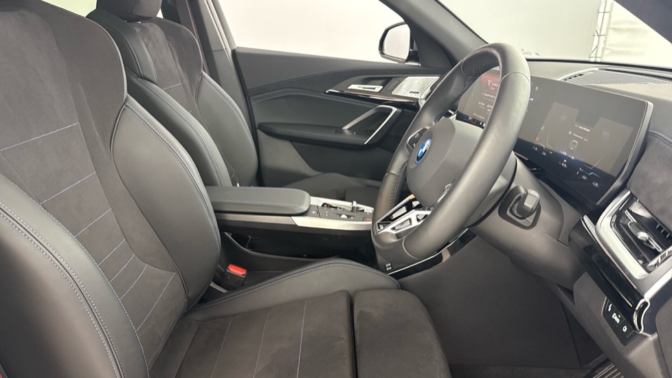 BMW iX2 230kW xDrive30 Shadow Edition 65kWh 5dr Auto Electric Hatchback - Image 11