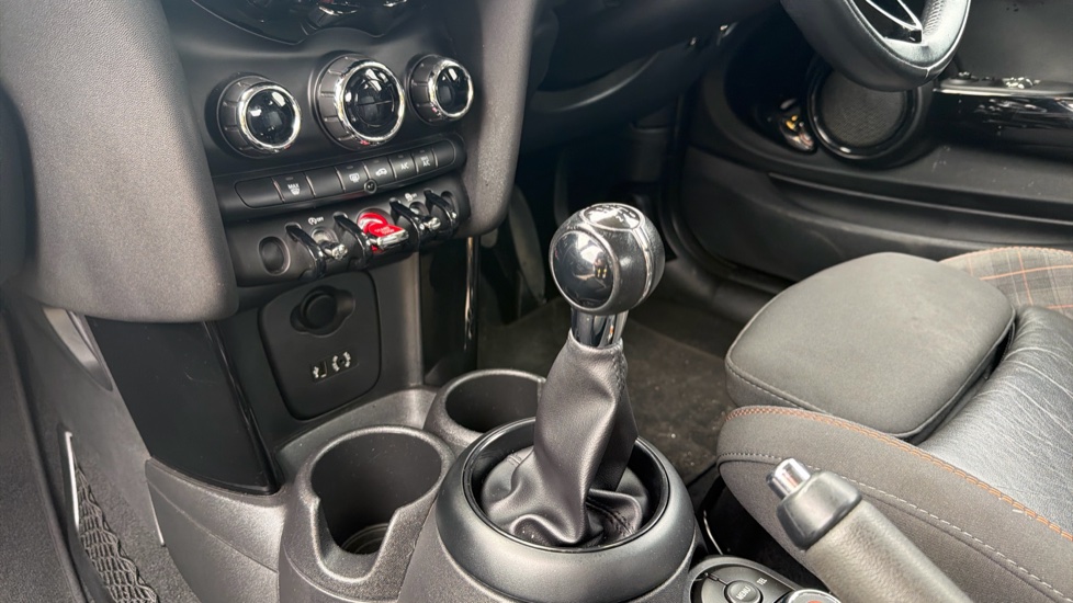 MINI Hatchback 1.5 Cooper Seven 3dr Petrol Hatchback - Image 13