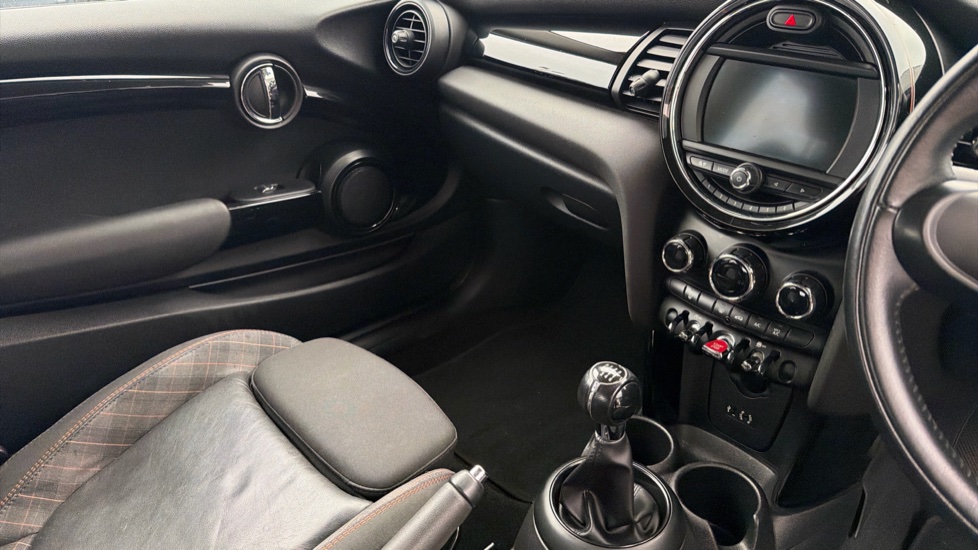 MINI Hatchback 1.5 Cooper Seven 3dr Petrol Hatchback - Image 14