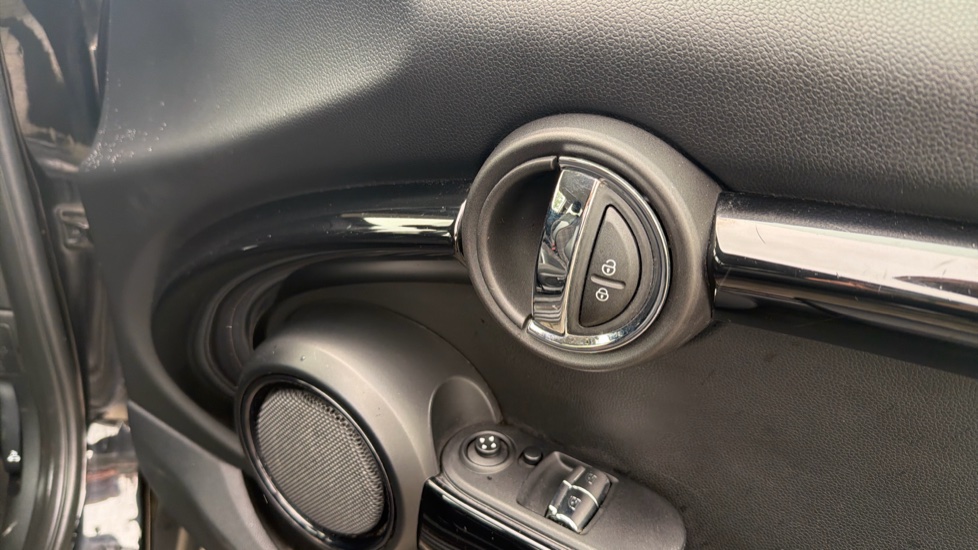 MINI Hatchback 1.5 Cooper Seven 3dr Petrol Hatchback - Image 38