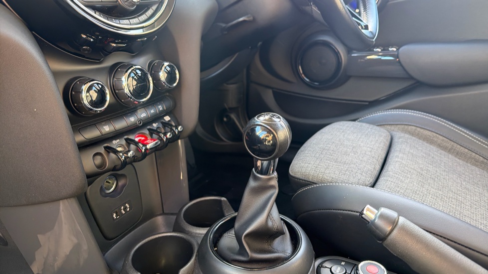 MINI Hatchback 1.5 Cooper 5dr Petrol Hatchback - Image 13