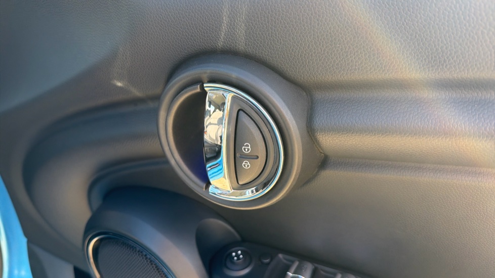 MINI Hatchback 1.5 Cooper 5dr Petrol Hatchback - Image 36
