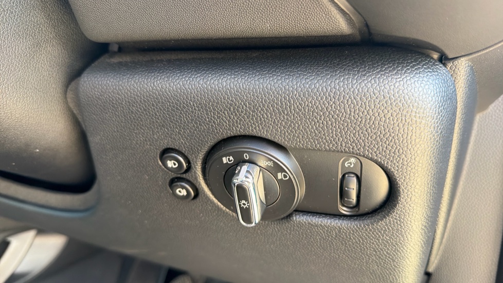 MINI Hatchback 1.5 Cooper 5dr Petrol Hatchback - Image 37