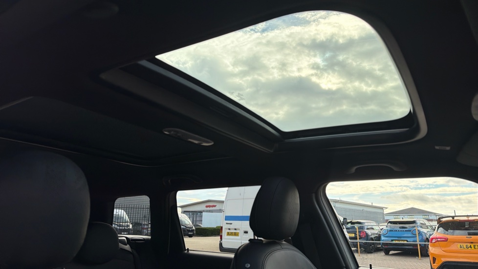 MINI Clubman 2.0 John Cooper Works ALL4 6dr Auto Petrol Estate - Image 36