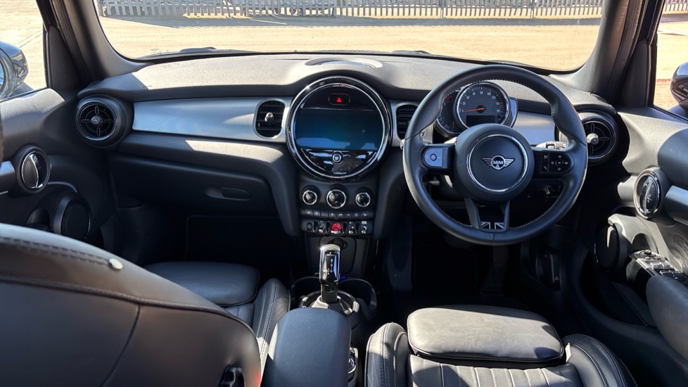 MINI Hatchback 1.5 Cooper Exclusive Premium 3dr Auto Petrol Hatchback - Image 4
