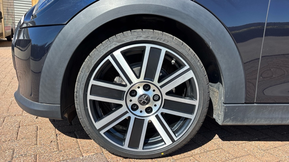 MINI Hatchback 1.5 Cooper Exclusive Premium 3dr Auto Petrol Hatchback - Image 32
