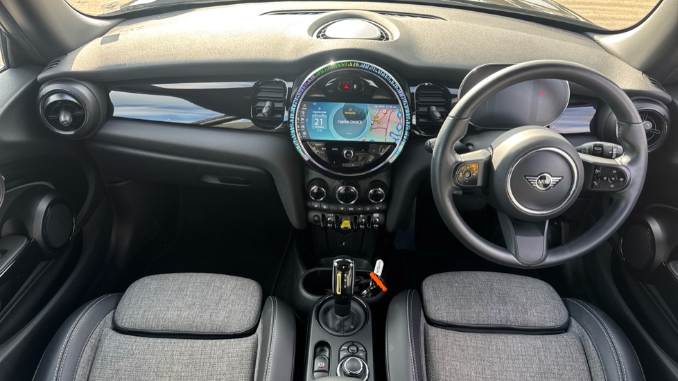 MINI Hatchback 135kW Cooper S Level 2 33kWh 3dr Auto Electric Hatchback - Image 4