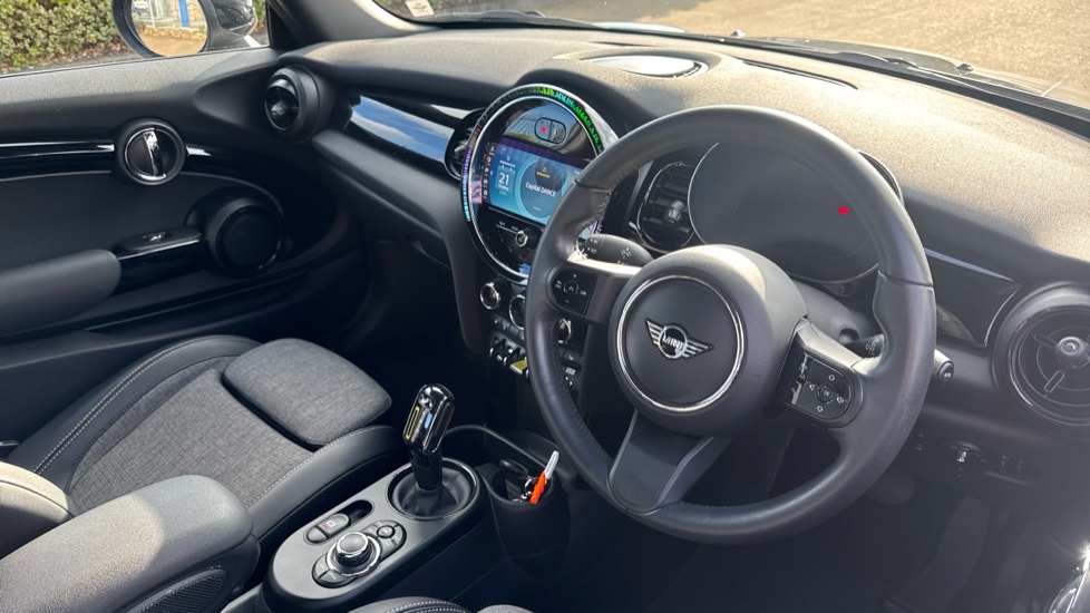 MINI Hatchback 135kW Cooper S Level 2 33kWh 3dr Auto Electric Hatchback - Image 6