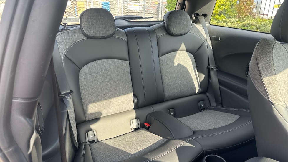 MINI Hatchback 135kW Cooper S Level 2 33kWh 3dr Auto Electric Hatchback - Image 12