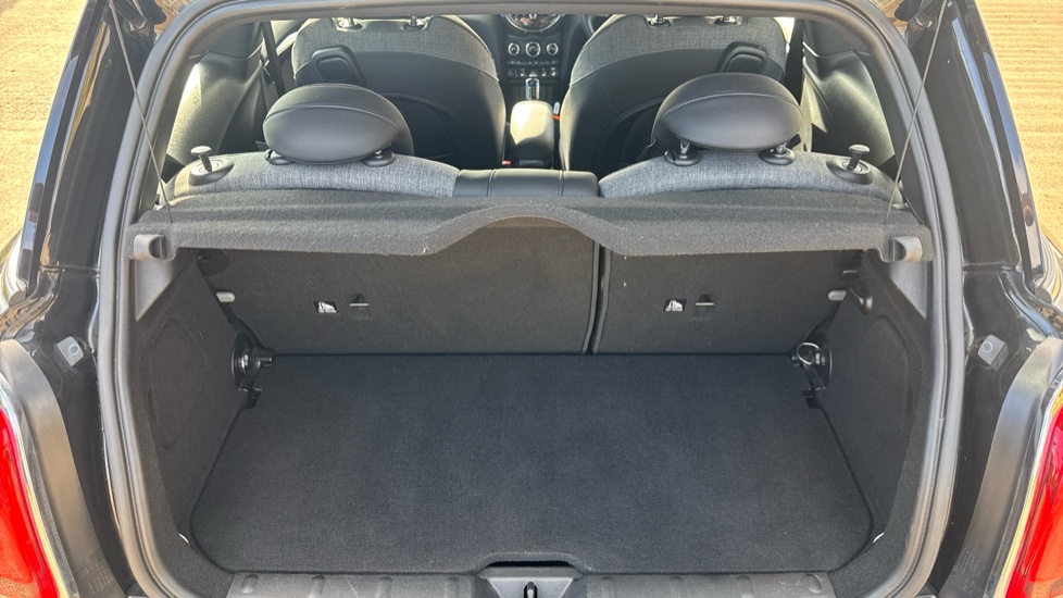 MINI Hatchback 135kW Cooper S Level 2 33kWh 3dr Auto Electric Hatchback - Image 13