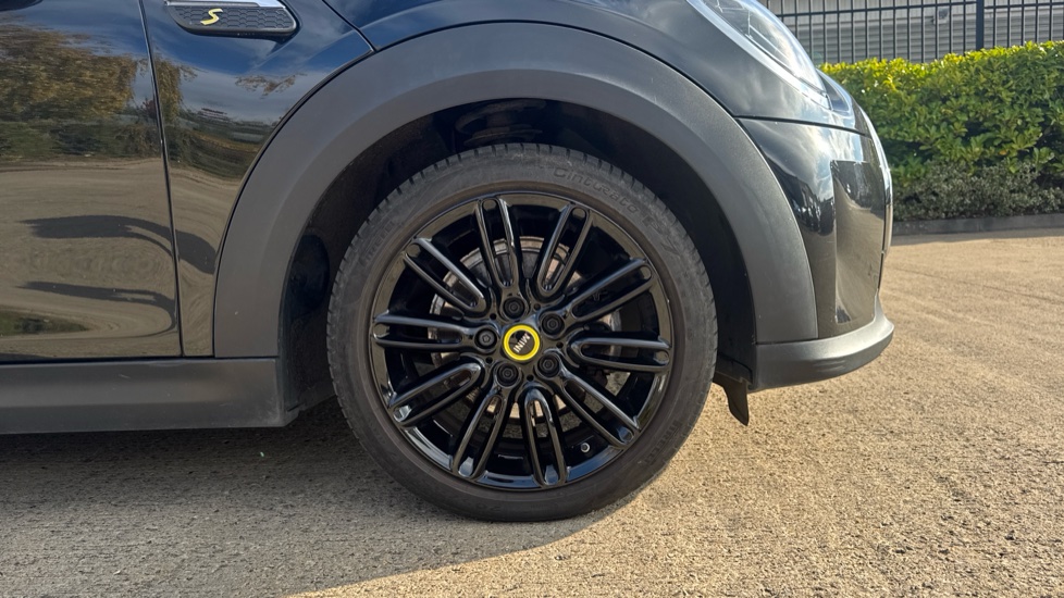 MINI Hatchback 135kW Cooper S Level 2 33kWh 3dr Auto Electric Hatchback - Image 14