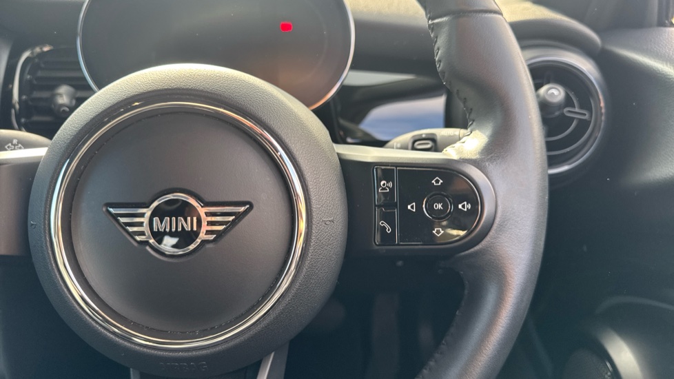 MINI Hatchback 135kW Cooper S Level 2 33kWh 3dr Auto Electric Hatchback - Image 18