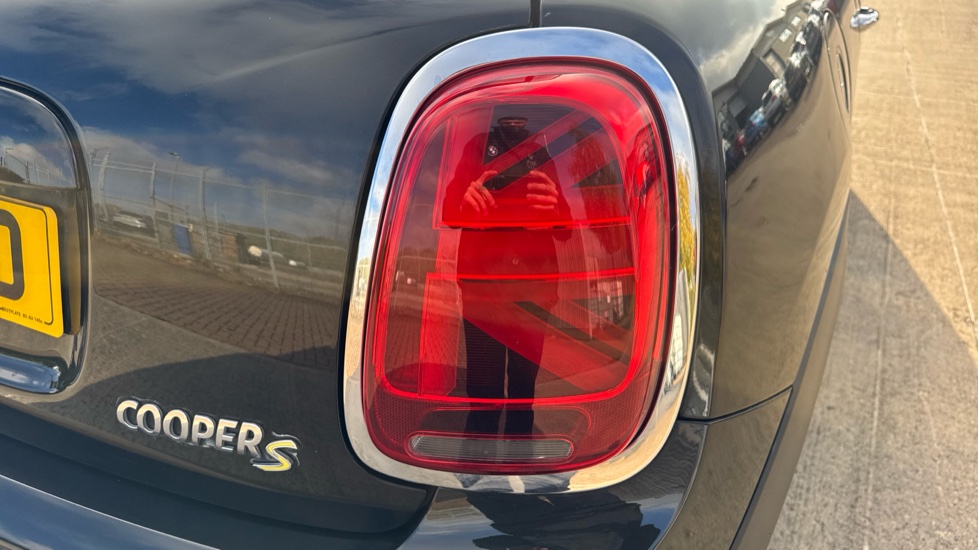 MINI Hatchback 135kW Cooper S Level 2 33kWh 3dr Auto Electric Hatchback - Image 22