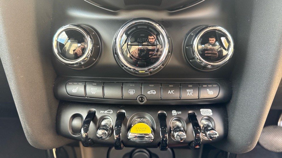 MINI Hatchback 135kW Cooper S Level 2 33kWh 3dr Auto Electric Hatchback - Image 26