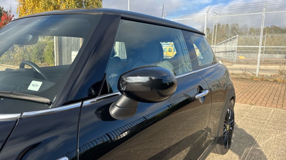 MINI Hatchback 135kW Cooper S Level 2 33kWh 3dr Auto Electric Hatchback - Image 41
