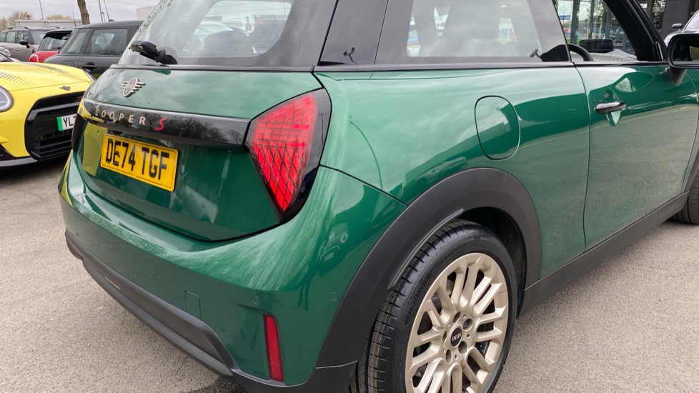 MINI Cooper 2.0 S Exclusive 3dr Auto Petrol Hatchback - Image 38