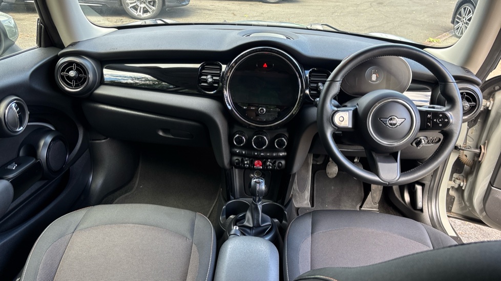 MINI Hatchback 1.5 Cooper Classic 3dr [Comfort Pack] Petrol Hatchback - Image 4