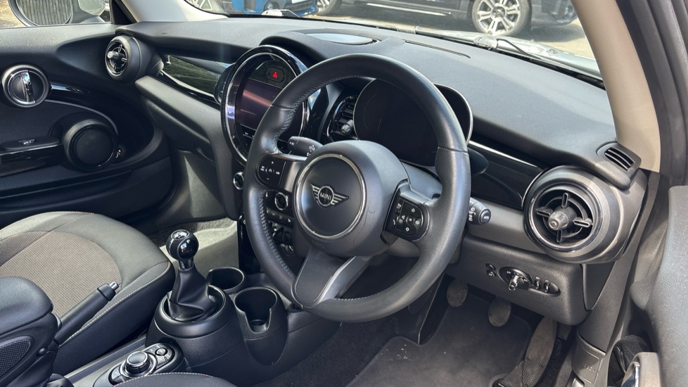 MINI Hatchback 1.5 Cooper Classic 3dr [Comfort Pack] Petrol Hatchback - Image 6