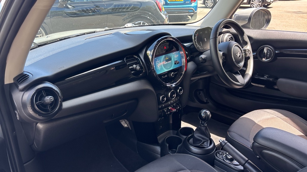 MINI Hatchback 1.5 Cooper Classic 3dr [Comfort Pack] Petrol Hatchback - Image 7
