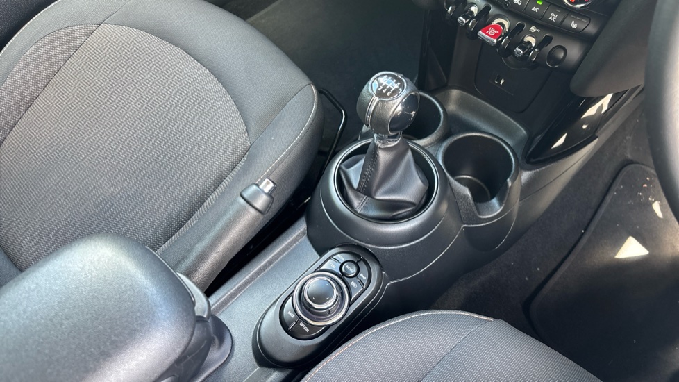 MINI Hatchback 1.5 Cooper Classic 3dr [Comfort Pack] Petrol Hatchback - Image 10
