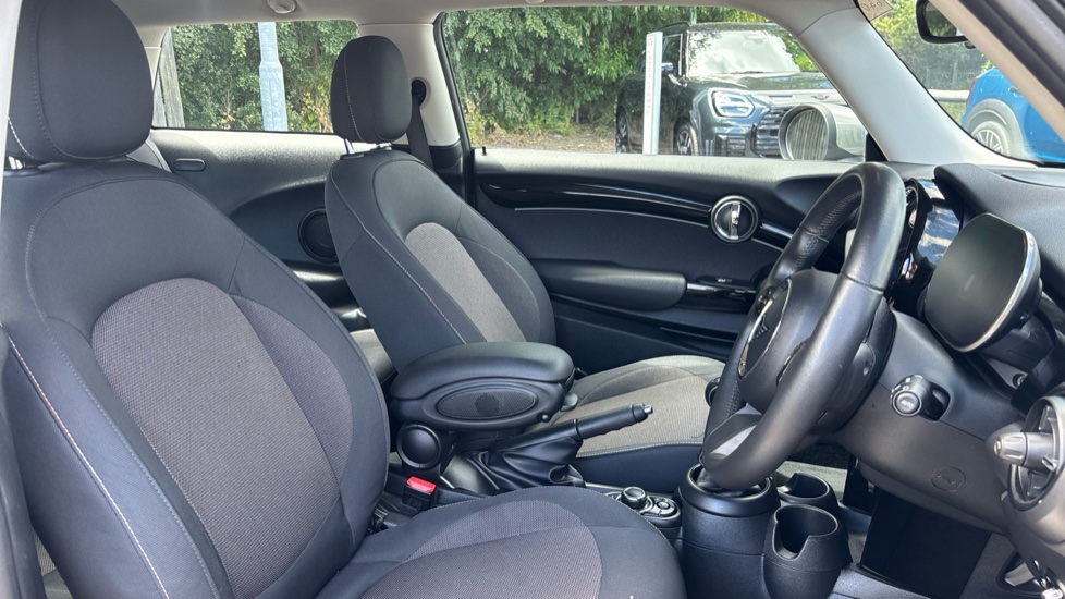 MINI Hatchback 1.5 Cooper Classic 3dr [Comfort Pack] Petrol Hatchback - Image 11
