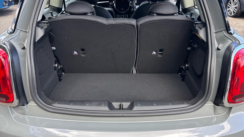 MINI Hatchback 1.5 Cooper Classic 3dr [Comfort Pack] Petrol Hatchback - Image 13