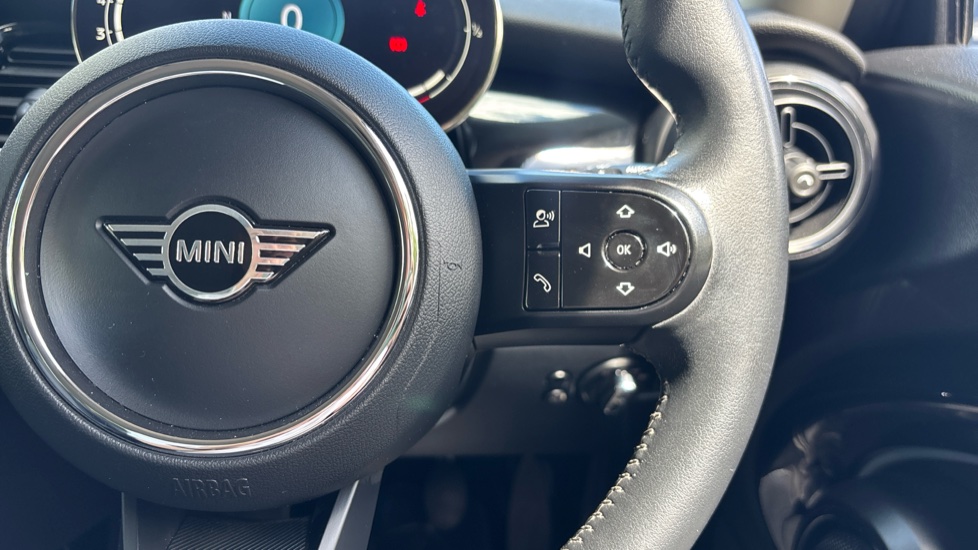 MINI Hatchback 1.5 Cooper Classic 3dr [Comfort Pack] Petrol Hatchback - Image 18
