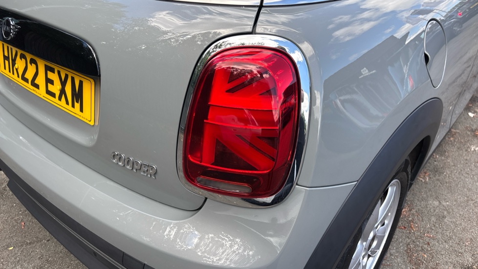 MINI Hatchback 1.5 Cooper Classic 3dr [Comfort Pack] Petrol Hatchback - Image 22