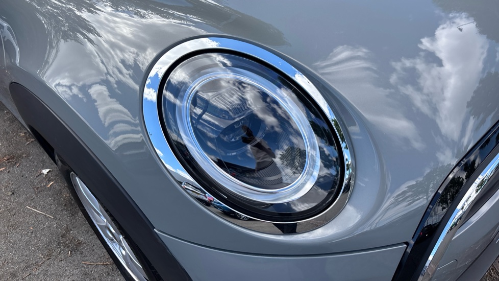 MINI Hatchback 1.5 Cooper Classic 3dr [Comfort Pack] Petrol Hatchback - Image 23