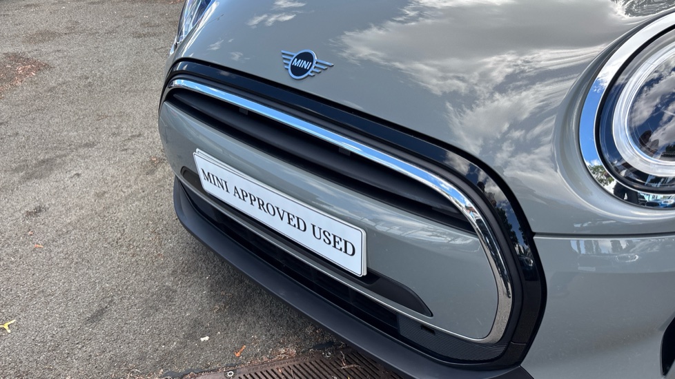 MINI Hatchback 1.5 Cooper Classic 3dr [Comfort Pack] Petrol Hatchback - Image 24