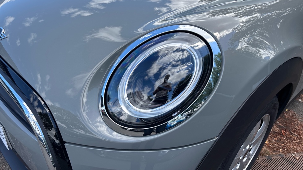 MINI Hatchback 1.5 Cooper Classic 3dr [Comfort Pack] Petrol Hatchback - Image 25